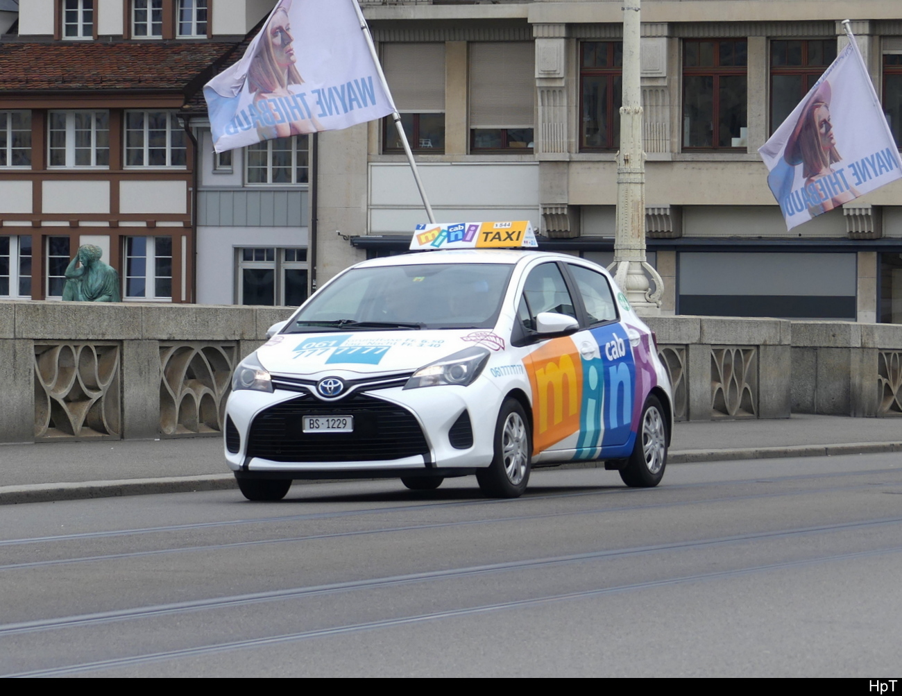 Toyota Taxi unterwegs in Basel am 19.03.2023
