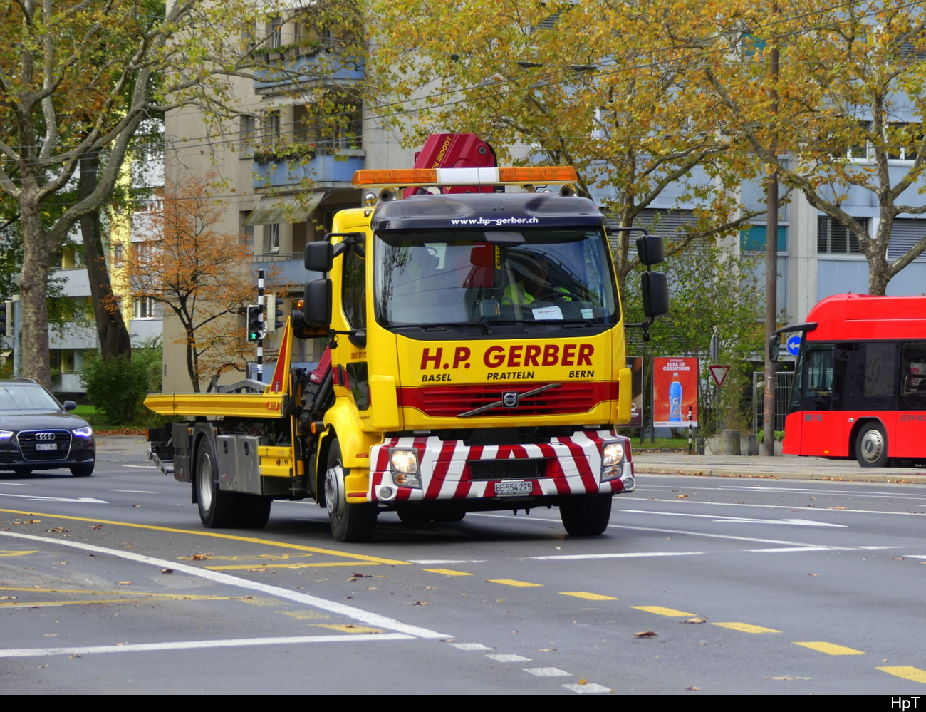 Volvo - Abschlepper unterwegs in der Stadt Bern am 28.10.2023