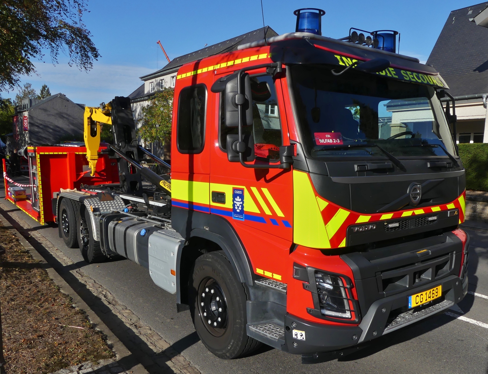 Volvo FMX Absetzkipper, des CGDIS, wird beim Tag des Zivilschutzes in Diekirch entladen. 27.09.2026