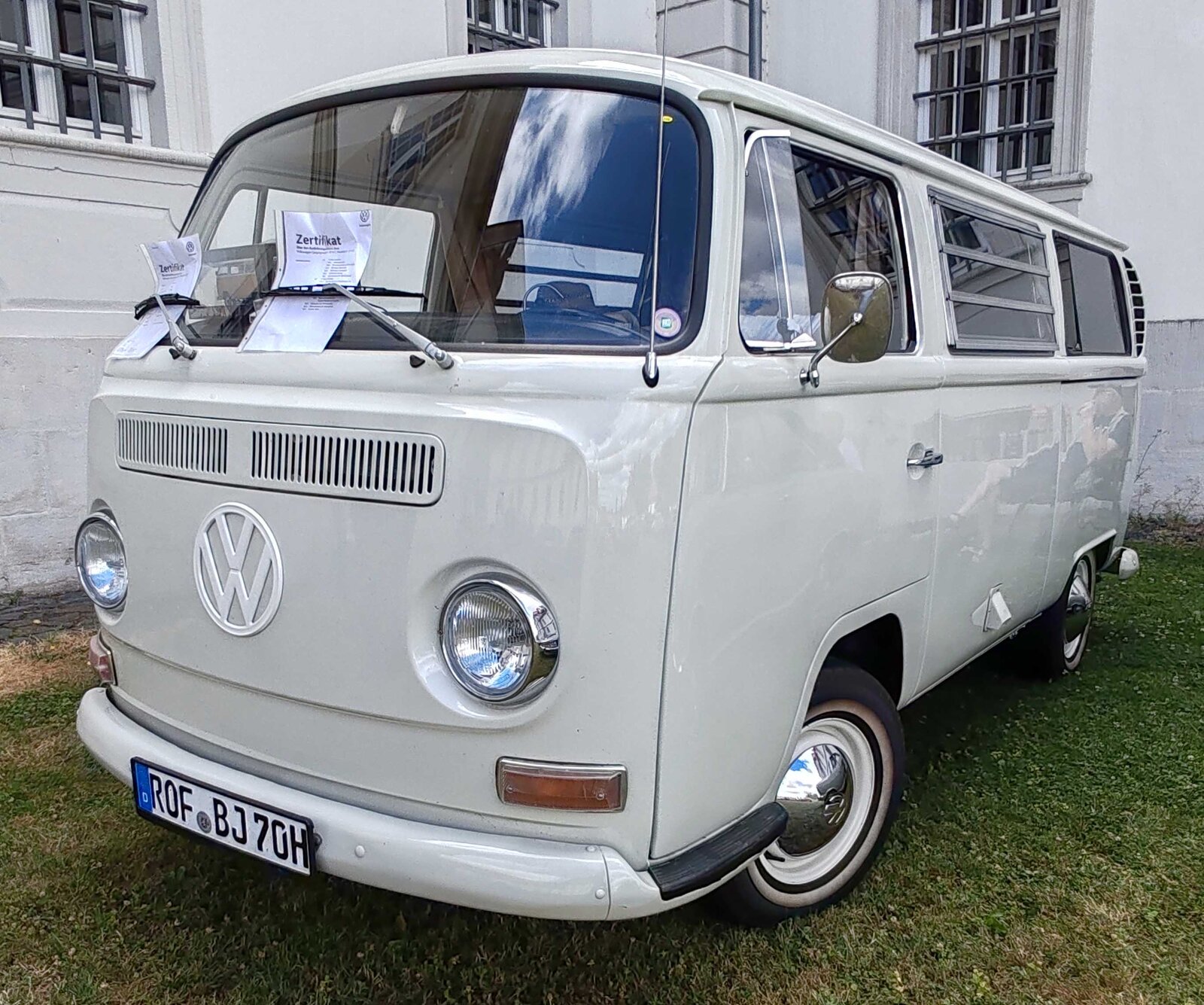 =VW T 2, ausgestellt bei der Oldtimerausstellung Blech & Barock bei Schloss Fasanerie, 07-2026