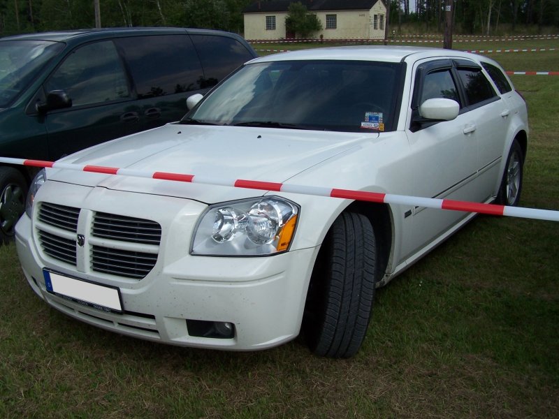 2005er Dodge Magnum.
Aufgenommen am 3.8.2007.
