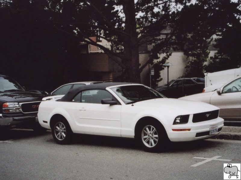 2005er Ford Mustang Convertible, aufgenommen am 27. Juli 2006 in Carmel by the Sea / Kalifornien / USA.