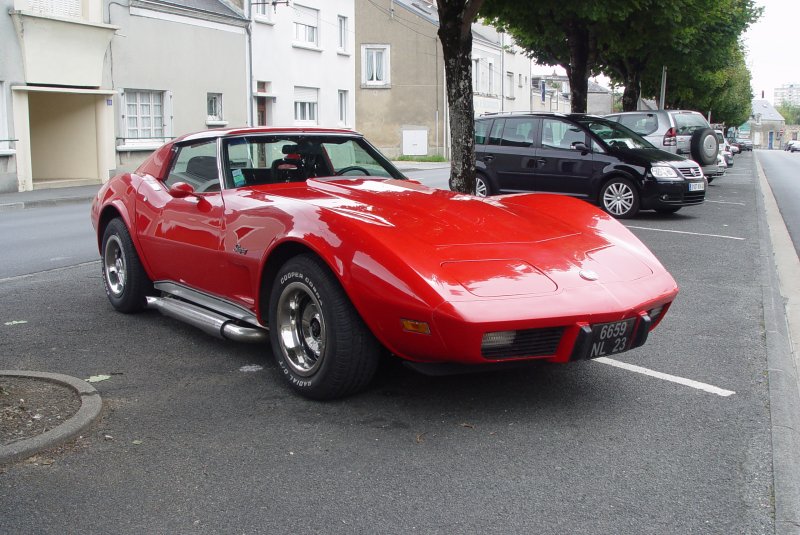 Am 24.07.2009 war diese Corvette Stingray in Chateauroux in Frankreich geparkt