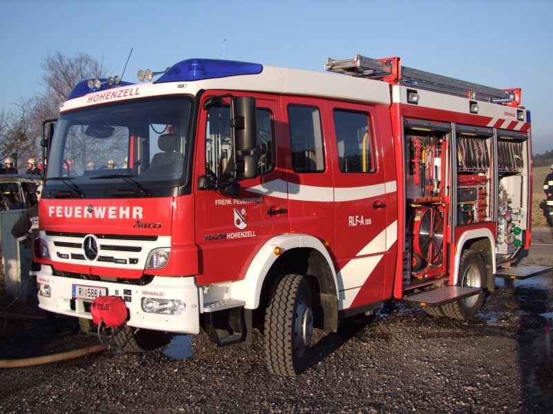 Atego1628,RLF-A2000 der FF-Hohenzell bei einem KFZ-Brandeinsatz; 081231