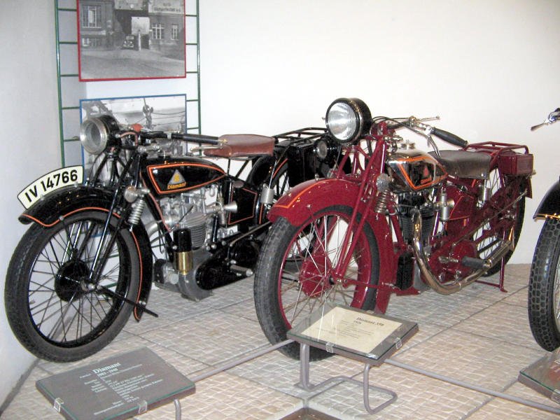 Aus den Jahren 1925 und 1928 stammen dieses Motorrder aus den Dresdener Diamantwerken, Augustusburg 01.07.06