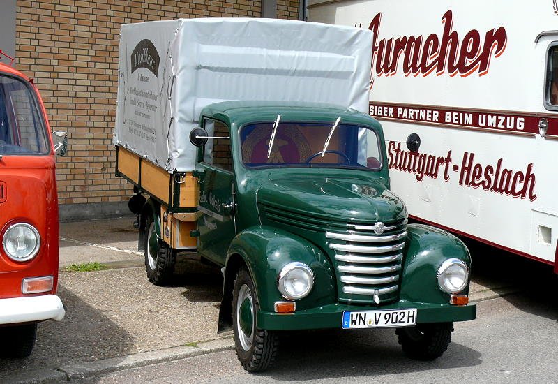Barkas Framo V 901/2 am 19.07.2008 in Stuttgart Hafen - Baujahr 1957 - 3 Zylinder - 2-Takt - 40 PS - Maximalgeschwindigkeit 70 km/h 