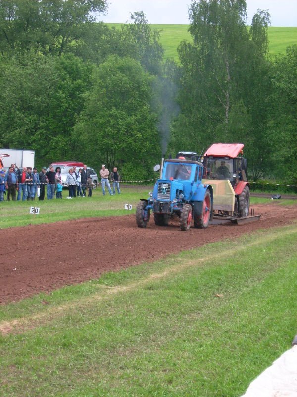 Belarus MTS 52 kurz nach dem Start beim Russen-Traktorpulling in Oberlungwitz