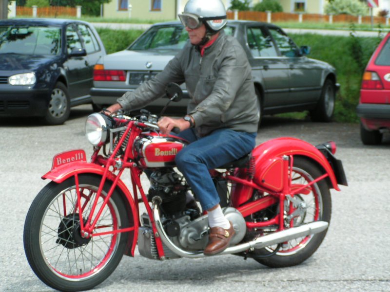 Benelli-Motorrad anlsslich eines Oldtimertreffens 070729