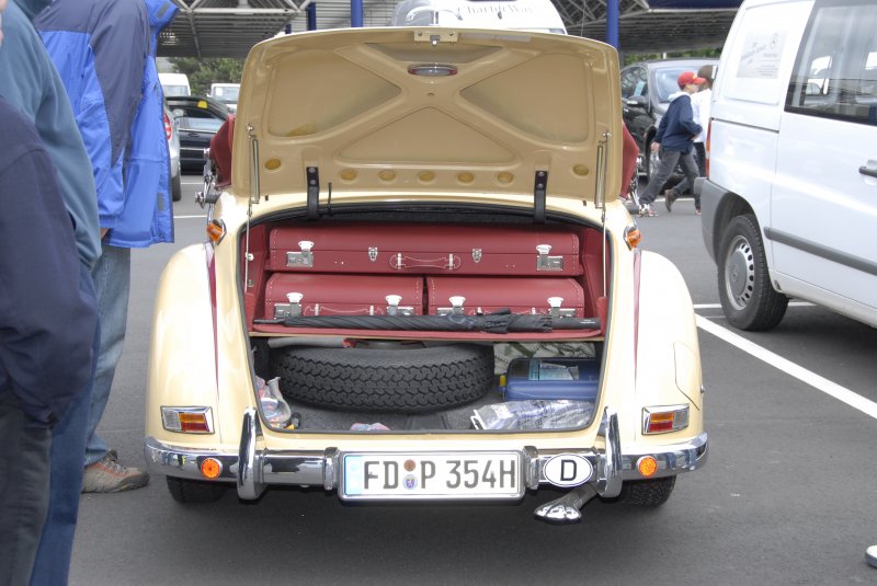 Blick in den Kofferraum eines MB W128 Cabriolet