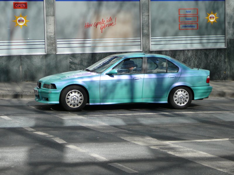 BMW der 3-Serie in toller Lackierung, gesehen am 17.03.2008 in Wiesbaden