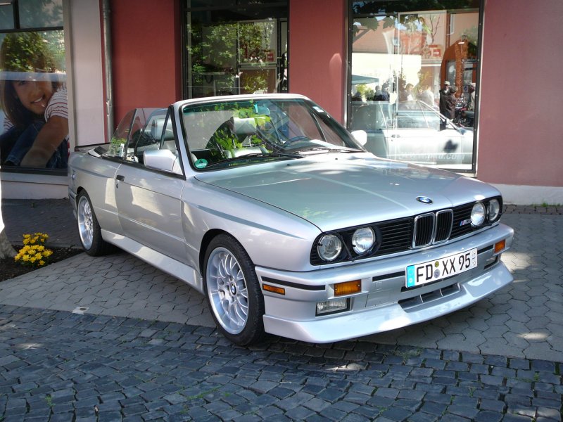 BMW M3 Cabrio (Baujahr 1988, 2300 ccm, 215 PS) ausgestellt am 24.08.08 in 36088 Hnfeld anl. der 5. Old- und Youngtimerausstellung