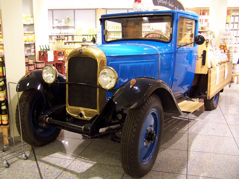 =Citroen C 4 Pritschenwagen (Bauzeit dieser Modelle von 1928 - 1932), gesehen im  April 2007 in einem Lebensmittelmarkt in Trier