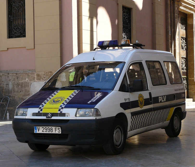 Citron Streifenwagen der Policia Local Valencia fotografiert September 2009.