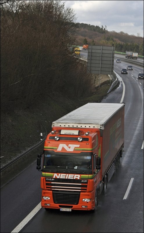 DAF XF95.480 der NEIER Transport&Logistik GmbH aus Nziders/Voralberg ist durch das Sauerland unterwegs. (23.03.2009)
