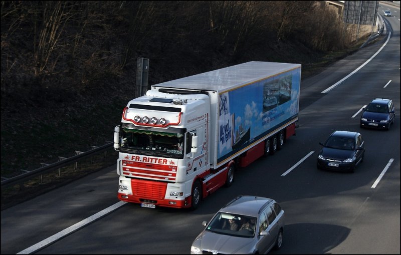DAF XF95.530(?) der FR. RITTER aus Bremerhaven. Der Auflieger trgt Werbung fr die Lloyd Werft. 
