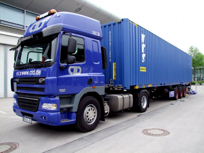 DAF_CF85.410 mit 40'Container bei der TransportLogistic in Mnchen; 090515