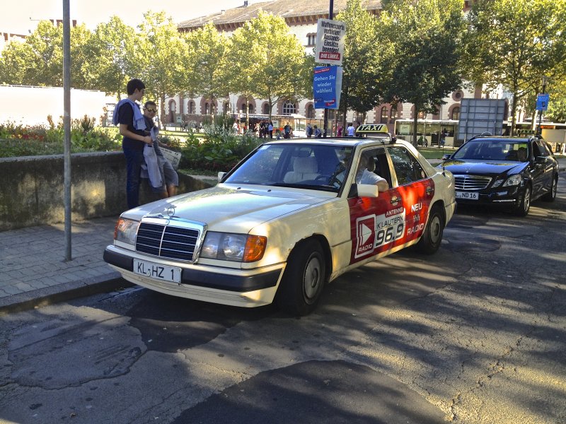 Das Letzte W124 Taxi In Kaiserslautern War Ein 250d Und Wurde Leider Im Oktober 2013 Ausgemustert Da Er Am Tuv Gescheitert Ist Fahrzeugbilder De