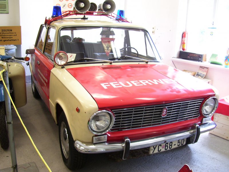 Der ehemalige Lada 1200 der Feuerwehr Pirna, zu bewundern im DDR Museum Pirna.
