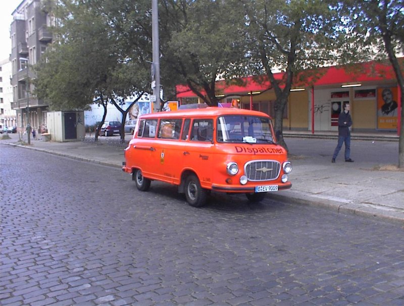 Die Dispatcher-Fahrzeuge der Berliner Verkehrsbetriebe (BVB) waren in Ost-Berlin oft zu sehen. Hier eine Aufnahme aus dem Jahr 2001, das Fahrzeug gehrt dem Denkmalpflegeverein Berlin.