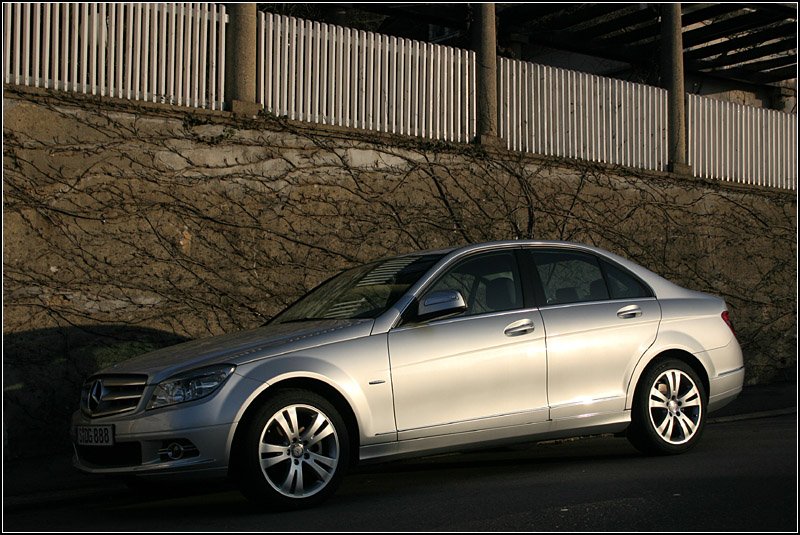 Die neue C-Klasse von Mercedes ist seit 2007 auf unseren Straßen unterwegs. Hier die Avantgarde-Version mit dem Stern in der Kühlermaske. 11.02.2008 (Matthias)