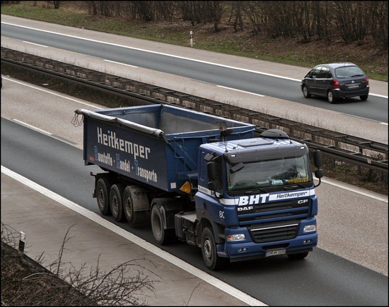 Die Sattelzge von HEITKEMPER sind pausenlos zwischen Hohenlimburg und dem Ruhrgebiet/Mnsterland unterwegs. DAF CF85.410 ist in Richtung Hohenlimburg unterwges um neue Ladung aufzunehmen. (13.03.2009)