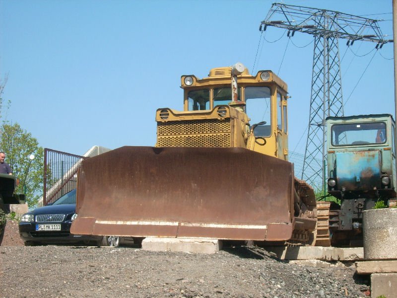 Dieser Kettentraktor T-170 stand bei der Fa. Teichmann in Werdau