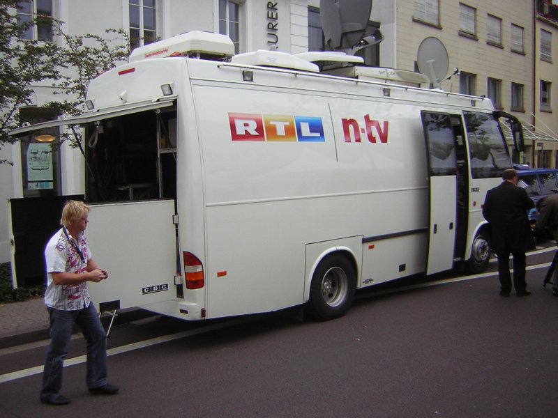 Dieses Foto zeigt einen RTL-Television bertragungswagen von Mercedes. Das Foto habe ich anlsslich des Brgerfest in Saarbrcken am 02.10.2009 aufgenommen.