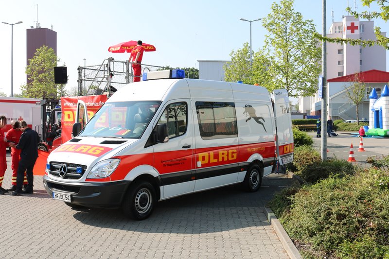 Dlrg Heppenheim Mercedes Benz Sprinter Am 01 05 19 Beim Tag Der Offenen Tur Der Feuerwehr Fahrzeugbilder De