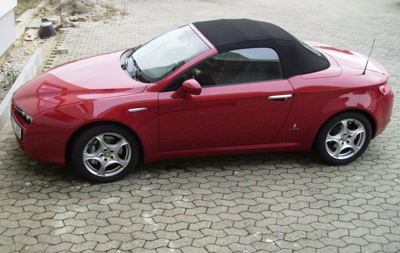 ein funkelnagelneuer Alfa Romeo Spider der neuesten Serie, aufgenommen in Nrnberg am 22. 11. 2007;