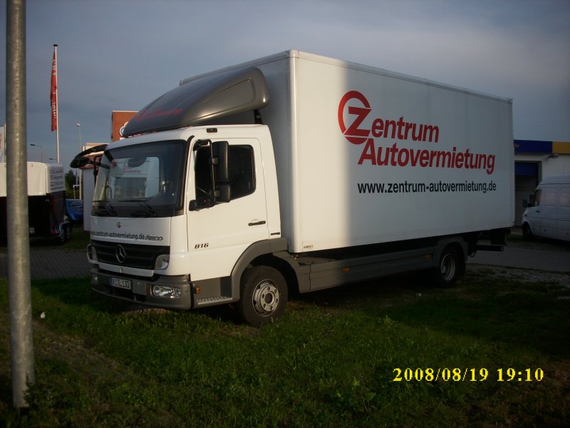 Eine Autovermietung in Gstrow vermietet diesen Mercedes-LKW.
Aufgenommen am 19.08.2008 im Gewerbegebiet von Gstrow.
