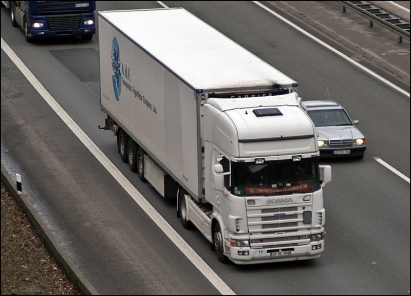 Einen weiten Heimweg hat der Fahrer dieses Scania 124L 420PS der am 11.03.2009 die Homert in Richtung Sden hinauffhrt. Bis Portugal sind noch einige Kilometer....