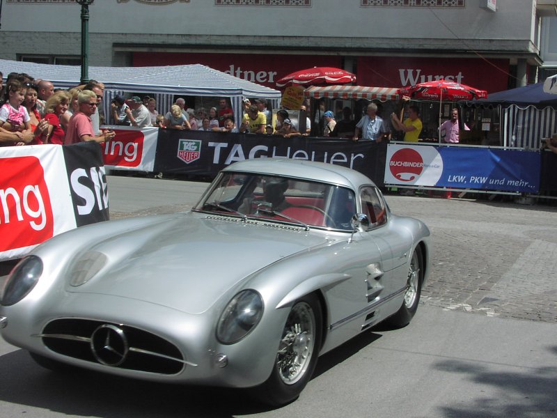 Ennstal Classic 2004 - Sir Stirling Moss auf einem MB 300 SLR