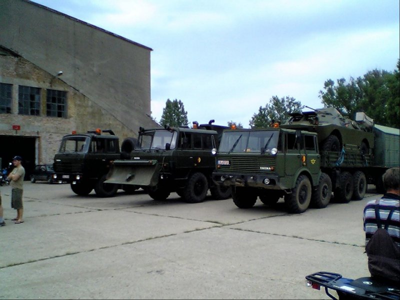 es ist geschafft Tatra-Tro mit T72+BMP+SPW 40 im Gepck,  
4.Ostblocktreffen Ptnitz 2005