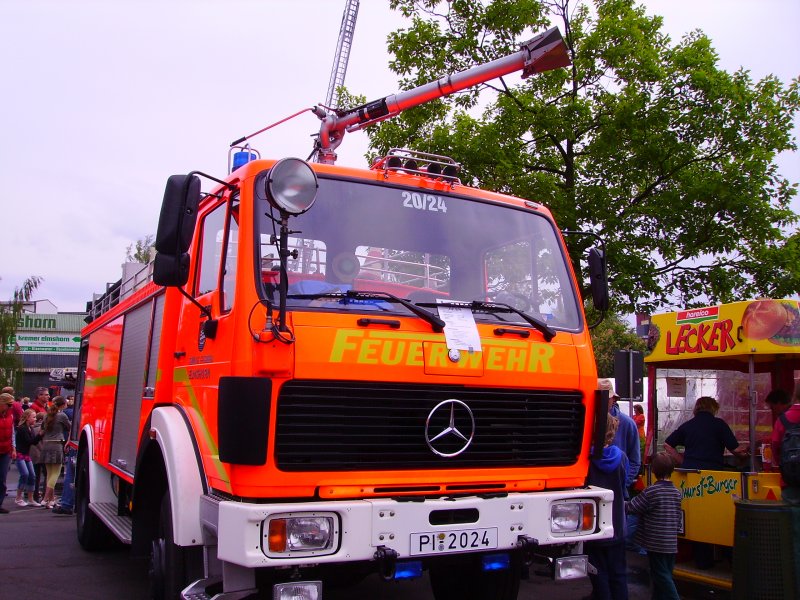 Fahrzeug 20/24 der elmshorner Feuerwehr. Es handelt sich um ein TLF 24/50.