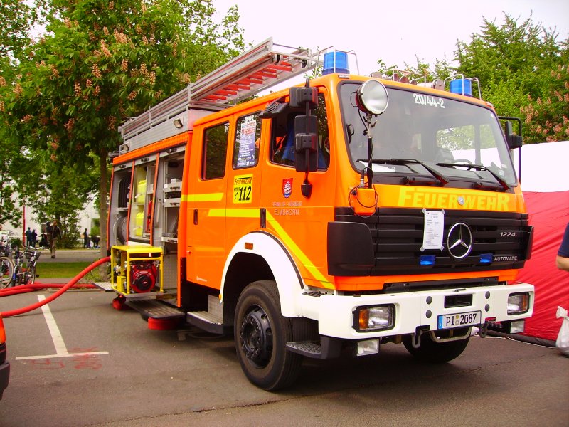 Fahrzeug 20/44-2 der elmshorner Feuerwehr. Es handelt sich dabei um ein LF 16/12-2.