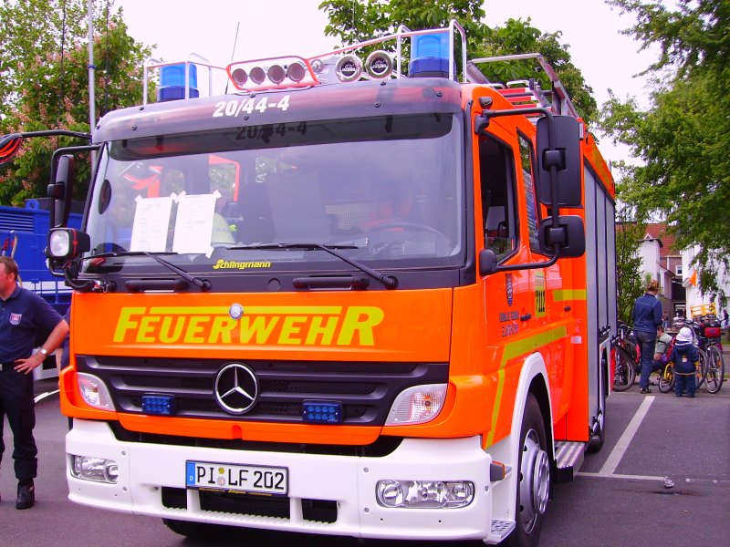 Fahrzeug 20/44-4 der elmshorner Feuerwehr. Hierbei handelt es sich um ein HLF 20/16.