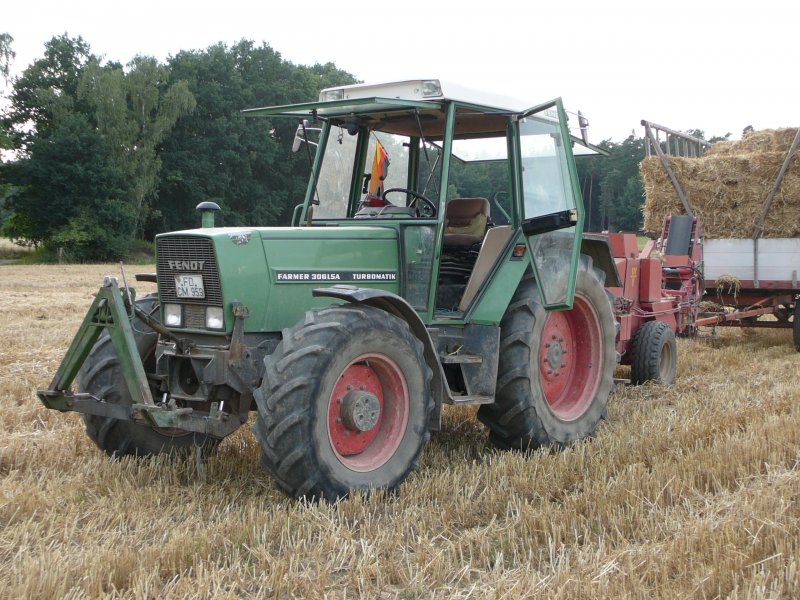 Fendt Farmer 306 LSA auf einem abgeernteten Getreidefeld in 36100 Petersberg-Marbach am 01.08.08