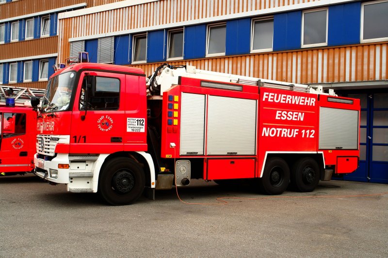 Feuerwehr Essen
1/1  E 2688
DB Actros 2540
TLF 48/50-5 WFT 20
