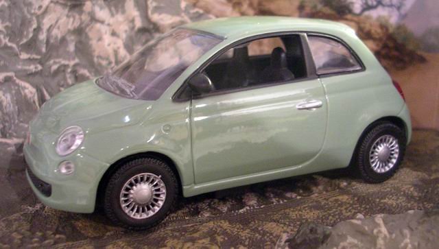 Fiat 500 . Modellhersteller : Norev 1/43