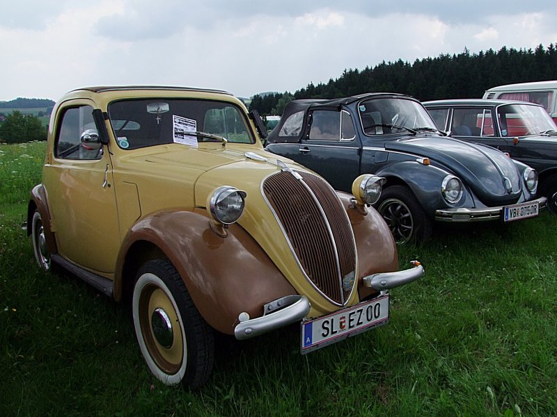 Fiat 500(Topolino) nimmt bei der Oldtimerausstellung  Stehrerhof  in Neukirchen/Vckla teil; 090705