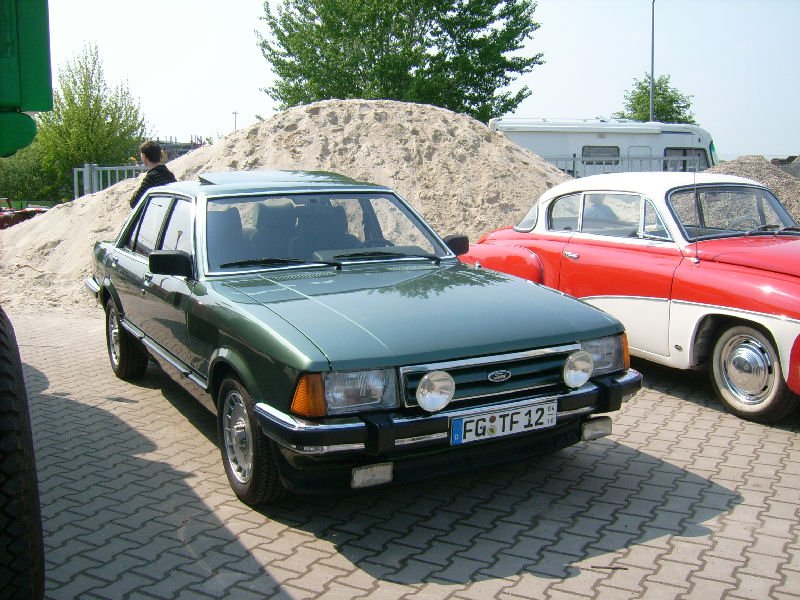 Ford Capri im hinteren Ausstellungsgelnde beim Oldtimertreffen in Hartmannsdorf
