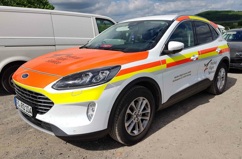 Ford Kuga vom MEDICAL FLIGHT SERVICE abgestellt auf dem Parkplatzgelände  der RettMobil 2022 in Fulda, 05-2022 