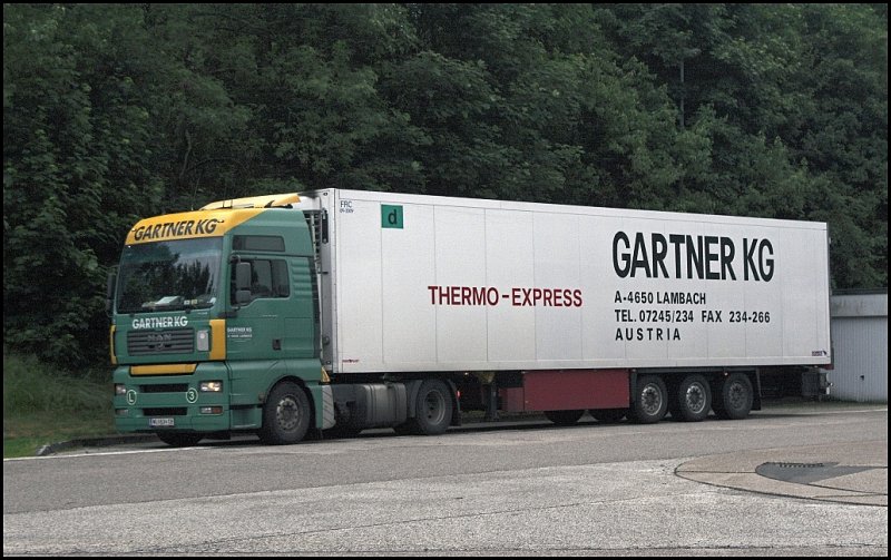 GARTNER Special No4: MAN TGA 18.430XXL D20 CommonRail  von GARTNER KG aus Lambach ist als THERMO-Express unterwegs. Aufgenommen auf dem Rasthof Sauerland-West.
