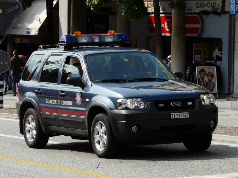 GUARDIE DI CONFINE ( Schweizer Grenzwacht ) mit einem Ford Geländewagen unterwegs in Locarno am 18.09.2008