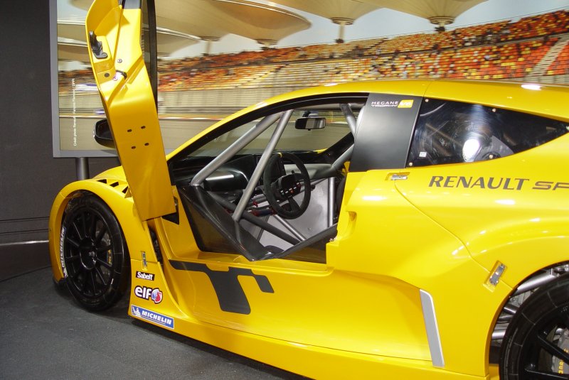 Hier ein Blick in den Innenraum der ausgestellten Renault Mgane. (13.07.2009)