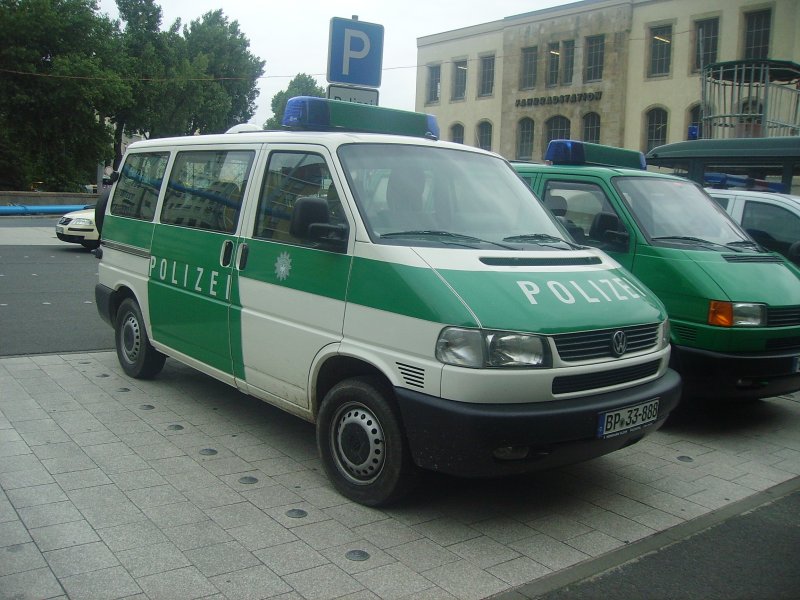 Hier ein VW Transporter der Bundespolizei Leipzig. Gesehen am 29.06.07 am Leipziger Hbf.