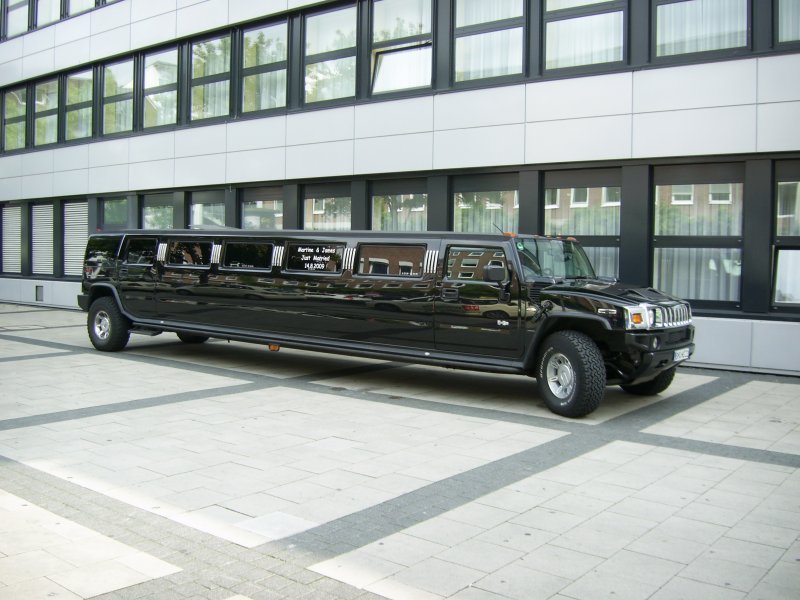 Hummer Stretch-Limousine. Aufgenommen am 14.08.2009 in Kln.