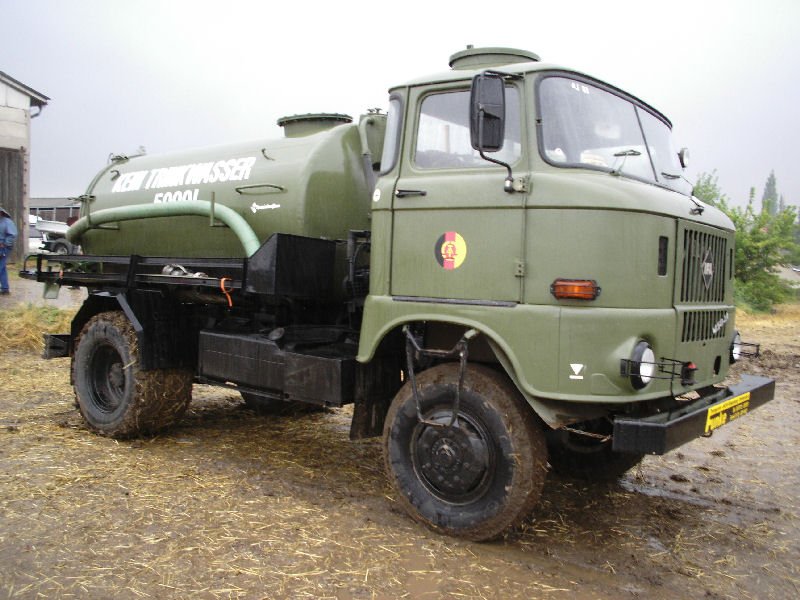 IFA W50 LA mit Tankaufbau fr Trinkwasser. Das Fahrzeug ist im Besitz der Rottelsdorfer Schlepperfreunde und diente dazu im Jahr 2006 die Dampflokomobile mit Wasser zu versorgen. 