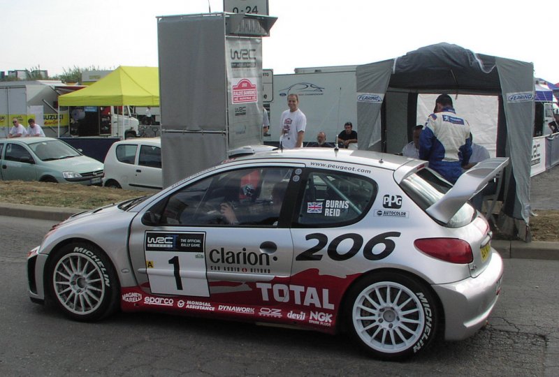 Imperia 2002 - Vorstart zur nchsten Wertungsprfung der Rallye San Remo