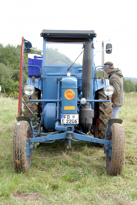 Lanz D 2206 ausser Konkurrenz beim Leistungspflgen in 36100 Petersberg - Bckels am 13.09.2008. Veranstalter war neben dem Landkreis Fulda der Kreisbauernverband Fulda-Hnfeld e. V. und der Landesbetrieb Landwirtschaft ...
